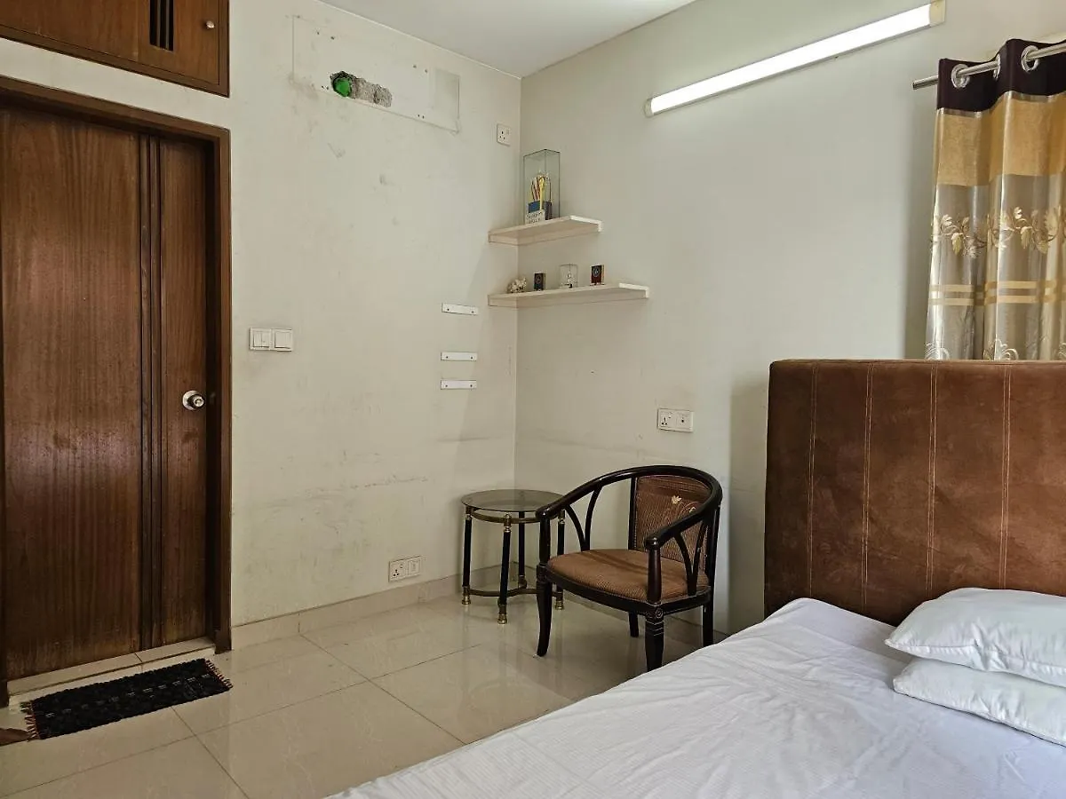 Vintage Greyroom - Family Stay Dhaka Apartment