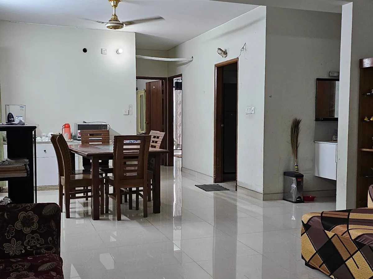 Vintage Greyroom - Family Stay Dhaka