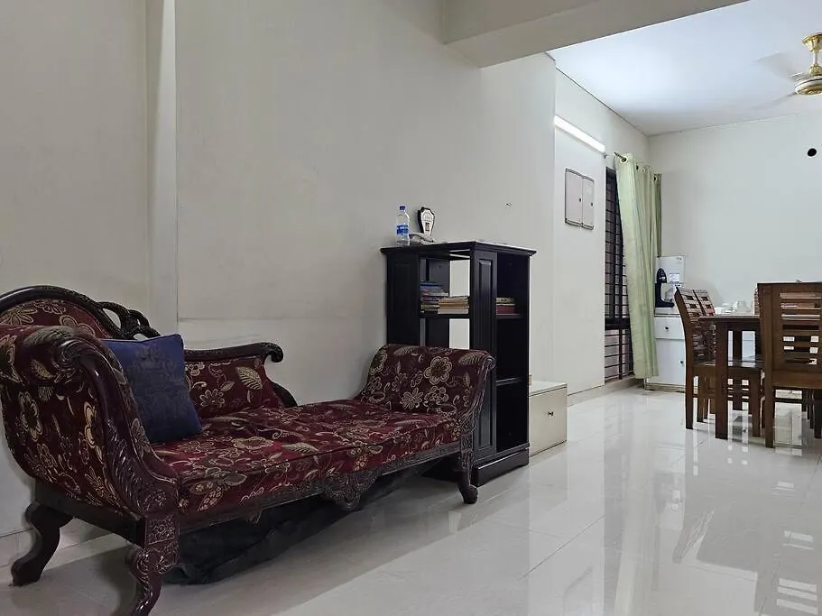 Vintage Greyroom - Family Stay Dhaka Apartment